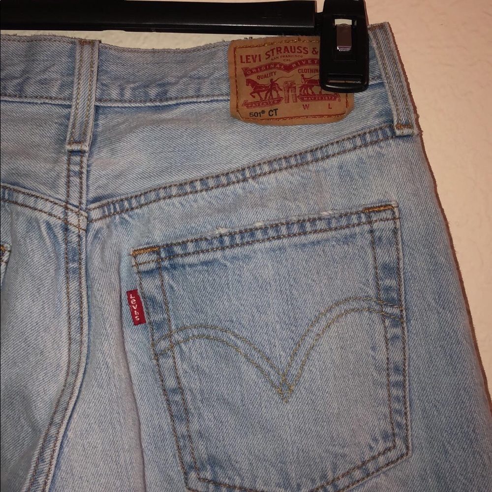Levi buttonfly mom jeans